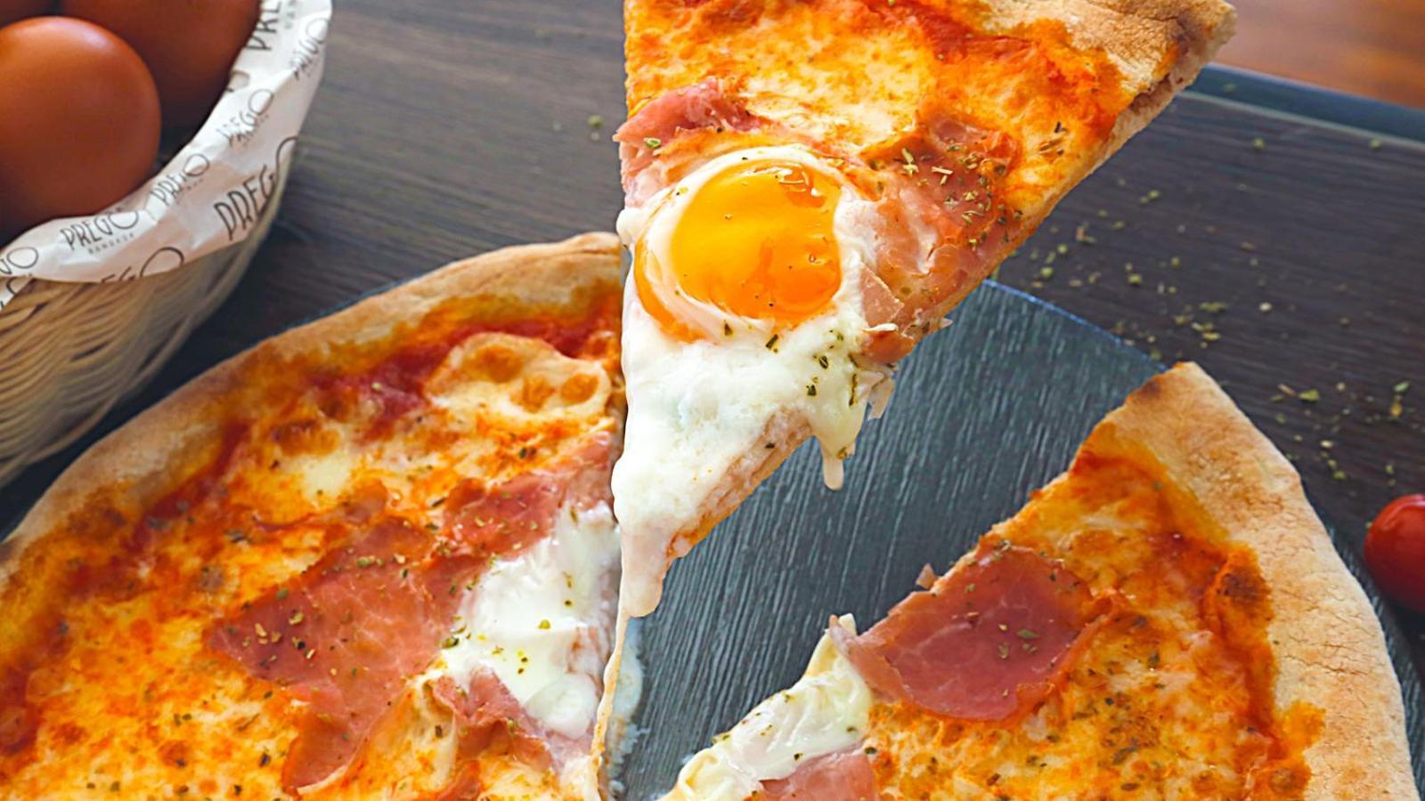 Amari Pattaya Hotel Luaran gambar A slice of egg pizza